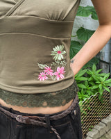 Nique Vネックフラワー刺繍半袖Tシャツ