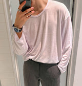 シンプルUネックTシャツ