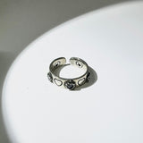 Black cubic vintage heart ring
