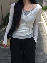 ヌキ ボタン フェミニン ロングスリーブ Tシャツ