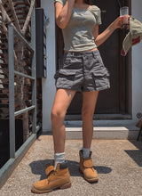 vintage multi-pocket short pants