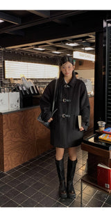 ウールブラックカラーバックルハーフコート