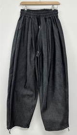 4000SOLD DENIM PINTUCK PANTS