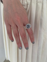 Flat spiral bold ring