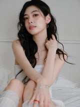 RV- Classic Oval Hoop Earrings_L _Gold