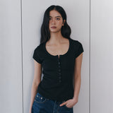 CスコープネックボタンフロントTシャツ - ブラック