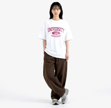 オーバーフィットクルーネックユニバーシティカーモ半袖Tシャツ ホワイトピンク