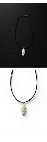 NACRE ARROWHEAD NECKLACE