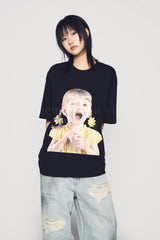 24FW FLOWER EARRINGS GIRL BABY FACE SHORT SLEEVE T-SHIRT (OVERSEAS EXCLUSIVE) BLACK