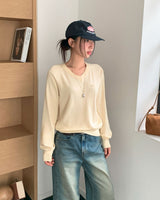 キャラメルカラーVネックニット