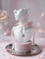 [tripleS Lynn Necklace] プレッツェルカラーボーンネックレス - Silver Color