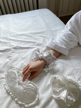 Winter rose scrunchie (pattern)
