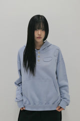 BPT シンボルロゴアップリケフーディー スカイブルー