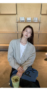 Stripe collared shirt layered T-shirt