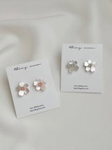 Mother-of-pearl cherry blossom earrings