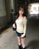 VネックTシャツ