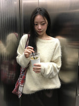 Nayu Hairy Lip Neck Loose Knit
