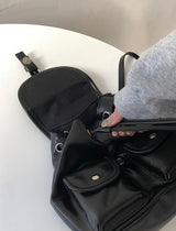 テオインバックルレザーポケットミニバックパック