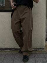 Unbalanced pintuck curved pants