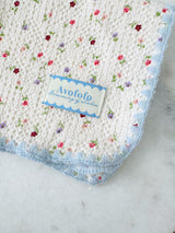 Floral table mat light blue accents