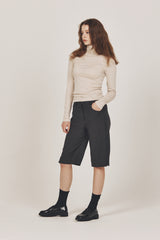 Side-Slit Bermuda pants