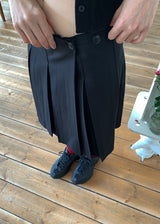 BUTTON MIDI PLEATS SKIRT