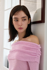 CUT-OUT OFF SHOULDER KNIT PINK