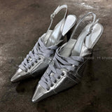Sneakers point heels