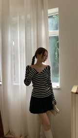Wide V-neck striped long-sleeved knitwear