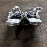 Sneakers point heels
