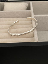 Quiliting silver open bangle