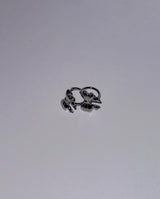 Silver ribbon one touch earring