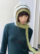 ロングヘアードフォーミンクブルー, ブラウンアンドグリーンストライプハット