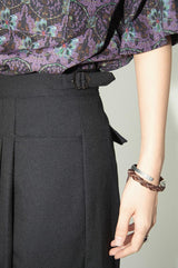 Wool blend short pants with pleated and segmented flat pocket design