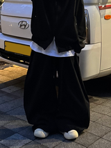 curved balloon sweatpants