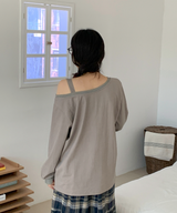 ユトワンオフショルダー Tシャツ