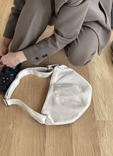 Museum cross bag