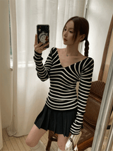 Wide V-neck striped long-sleeved knitwear