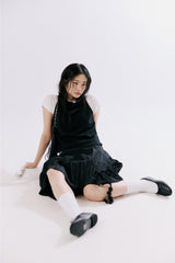 High neck sleeveless top [BLACK]