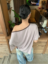 53 オフショルダー オーバーサイズフィット カラー 短袖 Tシャツ