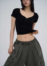 [U-BASIC] Slow button V-neck short sleeve