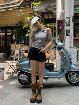 Wrinkle Side Rivet Shorts
