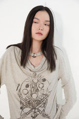ロングスリーブTシャツウィズアラウンドネックラインデザイン