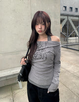 ドリューホルターレイヤードレタリングオフショルダーTシャツ