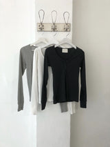 Loose button t