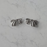 [Aespa ニンニン Piercing] ジェーンリボンピアス - Silver Color