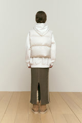ARCH CHERRY CROP DOWN VEST [IVORY]