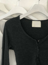 Loose button t