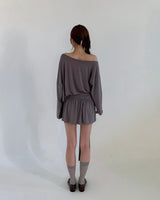 エッセンシャルワンショルダーTシャツ