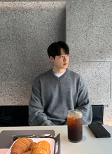 Urban Lambs Wool Overfit V-Neck Knit